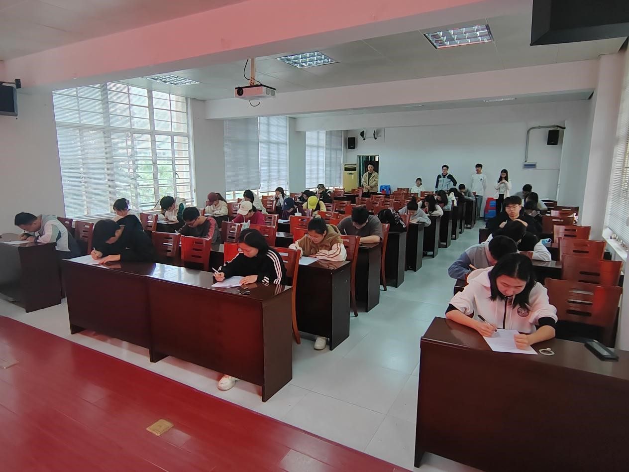 网投十大信誉排名一马当先知识竞赛复赛现场.jpg