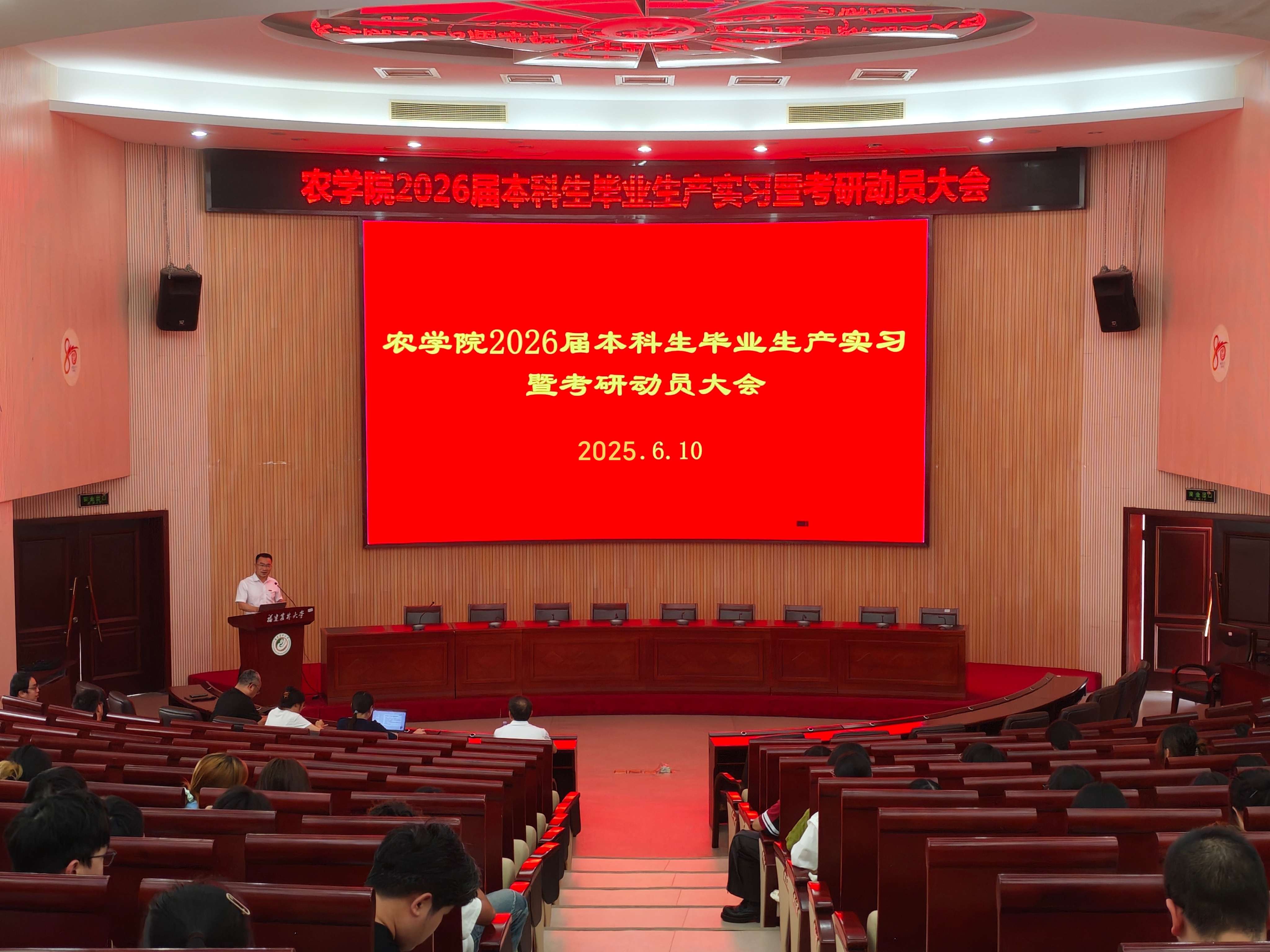 副经理吴仁烨讲话.jpg